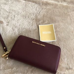 Micahel Kors burgundy wallet